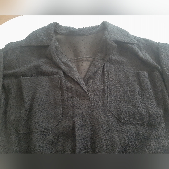 Vintage short sleeved  v-neck black dress with elastic waist - Picture 4 of 9